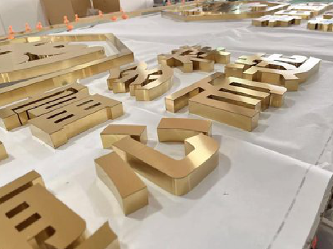 泗洪拉丝不锈钢字的特点。